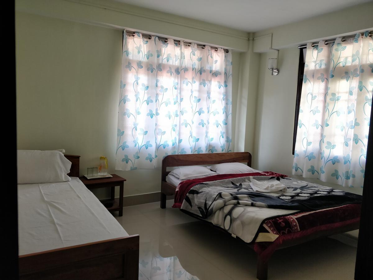 Hotel Pine Leaf Гангток Екстериор снимка