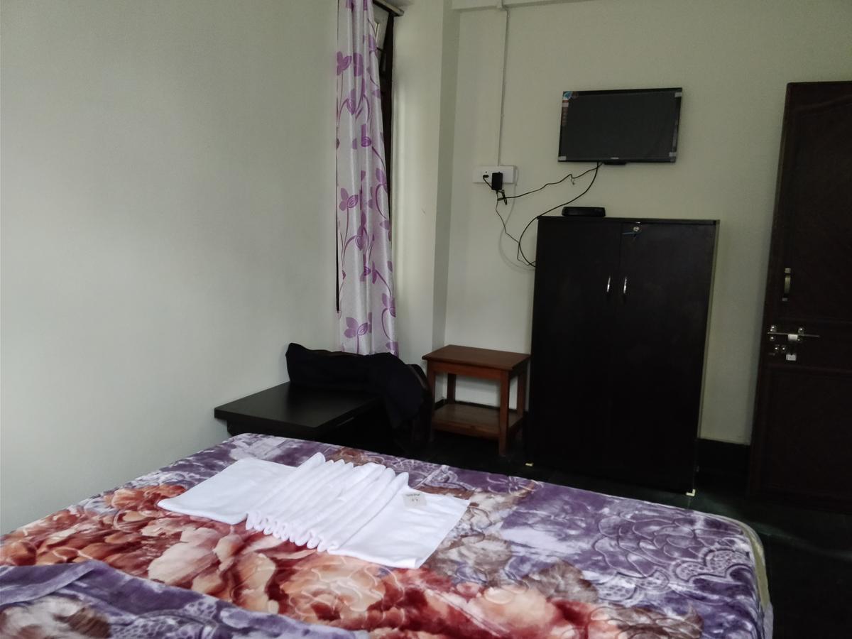 Hotel Pine Leaf Гангток Екстериор снимка