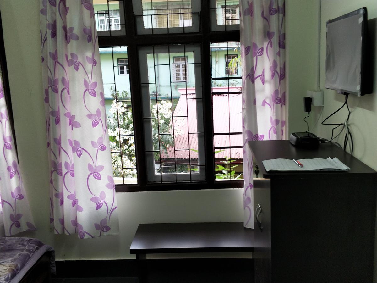 Hotel Pine Leaf Гангток Екстериор снимка