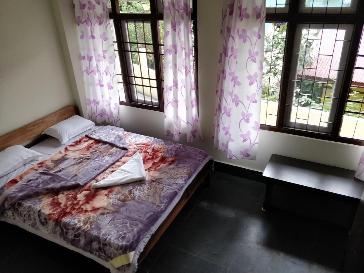 Hotel Pine Leaf Гангток Екстериор снимка