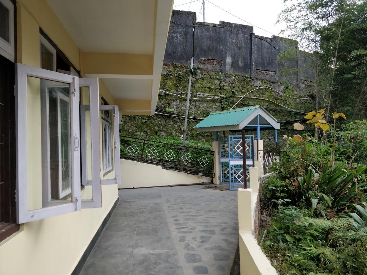 Hotel Pine Leaf Гангток Екстериор снимка