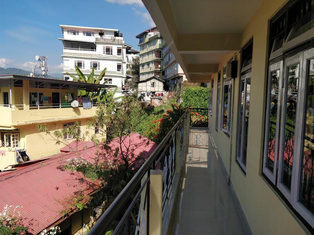 Hotel Pine Leaf Гангток Екстериор снимка